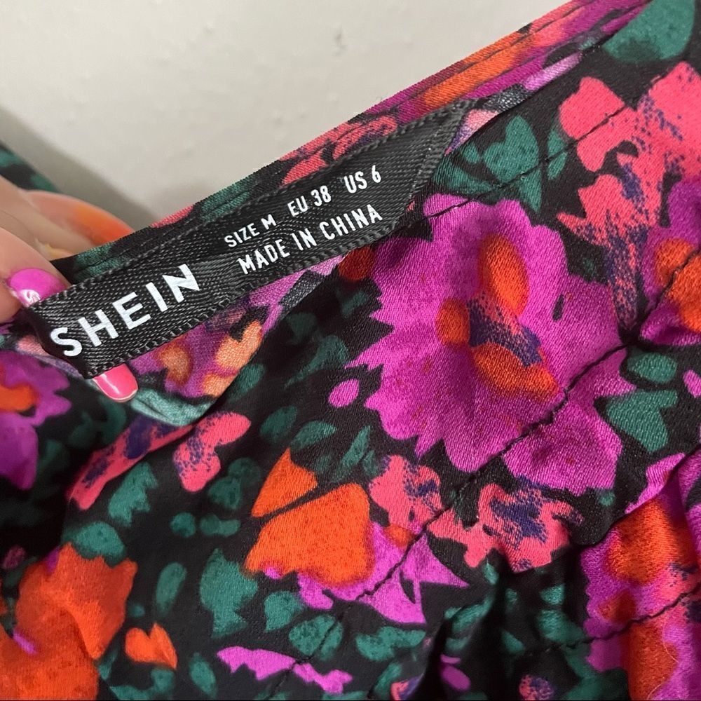 2/$30 SHEIN Drawstring Front Lantern Sleeve Floral Dress - Picture 8 of 10
